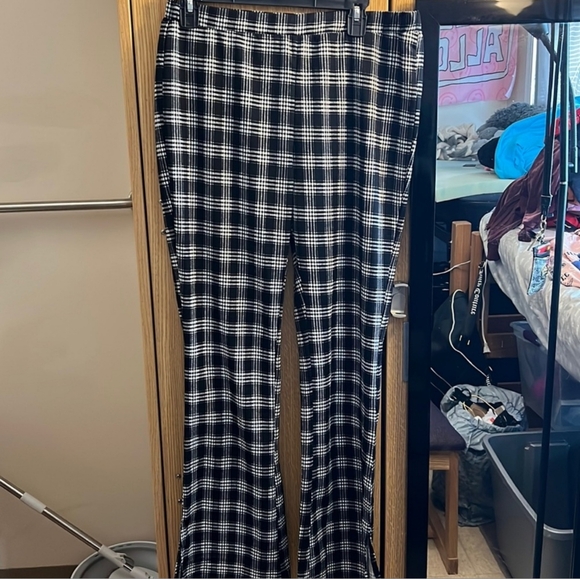 SHEIN Pants - 🚩Leggings🖤🤍